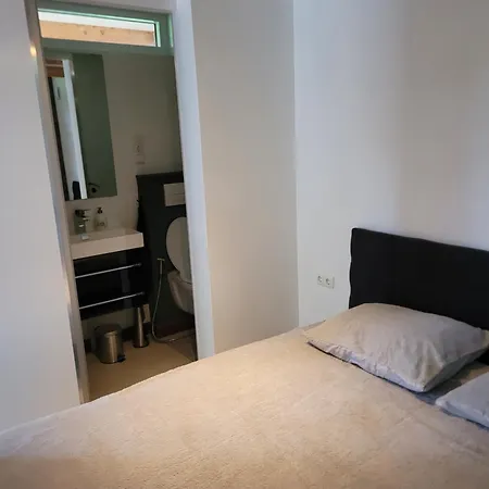 Prins Van Poederoijen Guest house 4*